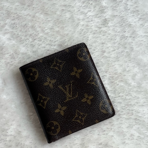 Authentic mens LV wallet